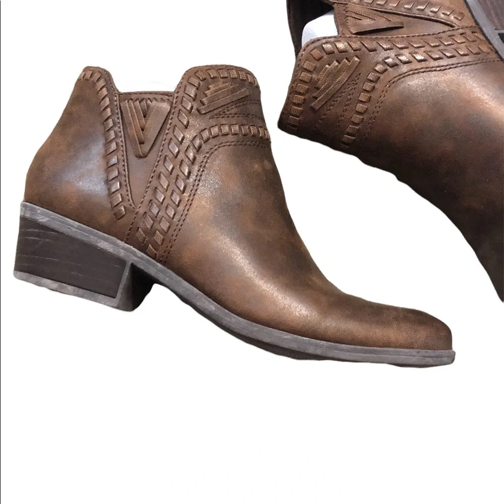 Baretraps Gerty Western Ankle Boots,‎ Size 7.5, EUC